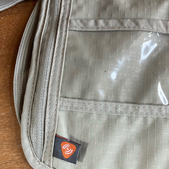 Lewis  N Clark RFID Blocking Passport Neck Pouch Travel Security Safety - Picture 5 of 5